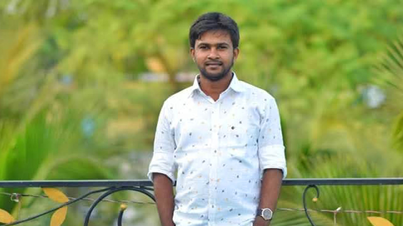 আদালতে তোলার সময় ছাত্রলীগ নেতাকে মারধর ও ডিম নিক্ষেপ আদালতে তোলার সময় ছাত্রলীগ নেতাকে মারধর ও ডিম নিক্ষেপ