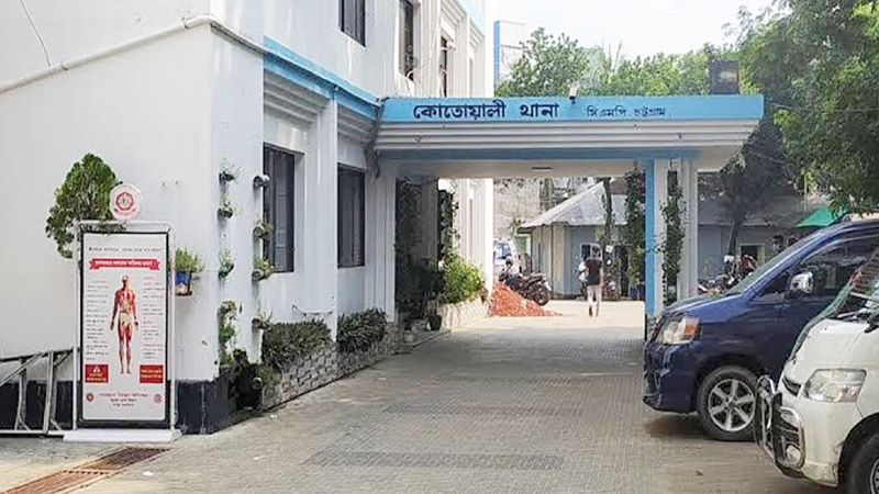 চট্টগ্রামে চেক প্রতারণা মামলায় পত্রিকার সম্পাদক গ্রেপ্তার চট্টগ্রামে চেক প্রতারণা মামলায় পত্রিকার সম্পাদক গ্রেপ্তার