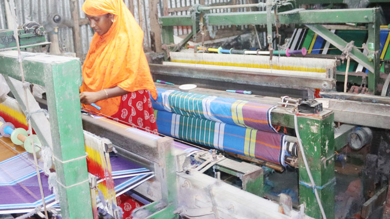 লোকসানে বন্ধ তাঁত, পেশা ছাড়ছেন মালিক-শ্রমিক লোকসানে বন্ধ তাঁত, পেশা ছাড়ছেন মালিক-শ্রমিক