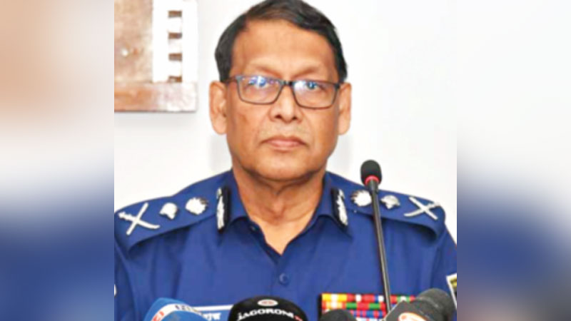 আন্দোলনে শহীদ পরিবারের কাছে ক্ষমা চাইলেন আইজিপি আন্দোলনে শহীদ পরিবারের কাছে ক্ষমা চাইলেন আইজিপি