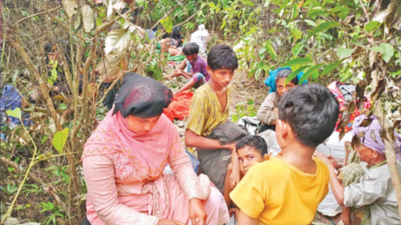 নদী সাঁতরে, পাহাড় ডিঙিয়ে ঢুকছে রোহিঙ্গারা নদী সাঁতরে, পাহাড় ডিঙিয়ে ঢুকছে রোহিঙ্গারা