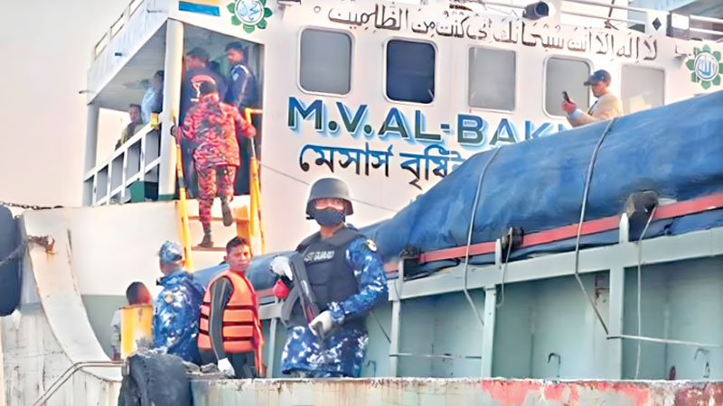 সারবাহী জাহাজে কুপিয়ে ও গলা কেটে সাতজনকে হত্যা সারবাহী জাহাজে কুপিয়ে ও গলা কেটে সাতজনকে হত্যা