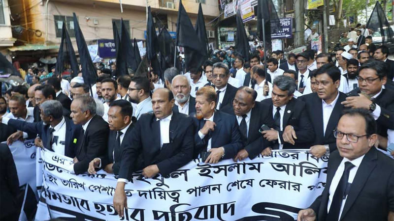 চট্টগ্রামে আলিফ হত্যায় চিন্ময়কে আসামি করার দাবি আইনজীবীদের চট্টগ্রামে আলিফ হত্যায় চিন্ময়কে আসামি করার দাবি আইনজীবীদের