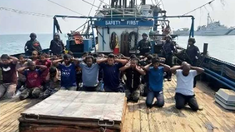 ৭৯ নাবিকসহ বাংলাদেশের দুই নৌযান উড়িষ্যায় ৭৯ নাবিকসহ বাংলাদেশের দুই নৌযান উড়িষ্যায়