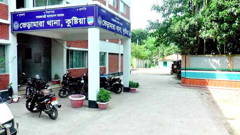 পালাতে গিয়ে জাসদ নেতার ভাইয়ের মৃত্যু, ৩ পুলিশকে পিটিয়ে আটকে রাখলেন নেতাকর্মীরা পালাতে গিয়ে জাসদ নেতার ভাইয়ের মৃত্যু, ৩ পুলিশকে পিটিয়ে আটকে রাখলেন নেতাকর্মীরা