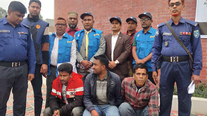 গাইবান্ধা পাসপোর্ট অফিসে দুদকের অভিযান, আটক ৩ গাইবান্ধা পাসপোর্ট অফিসে দুদকের অভিযান, আটক ৩