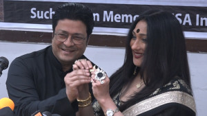 নৌকা উপহার দিয়ে ঋতুপর্ণাকে রাজনীতিতে ডাকলেন ফেরদৌস