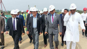সিলেট বিমানবন্দরের উন্নয়নকাজের গতি বাড়ানোর নির্দেশ মন্ত্রীর