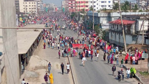 পোশাক শ্রমিক নিহত, সাড়ে ৩ ঘণ্টা পর ঢাকা-ময়মনসিংহ মহাসড়কে যান চলাচল শুরু