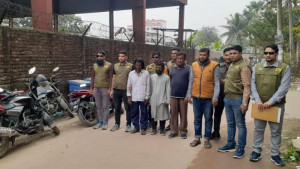 পিকনিকের বাস থেকে সোয়া লাখ ইয়াবা জব্দ, গ্রেপ্তার ৪ 