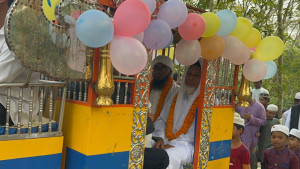 ৩৫ বছর ইমামতির পর ঘোড়ার গাড়িতে রাজকীয় বিদায়