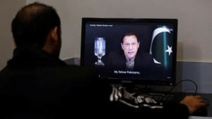 ইমরানের তুরুপের তাস ‘ডিজিটাল গেরিলা’
