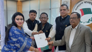 সংরক্ষিত নারী আসন: আলোচনায় সাবেক ক্রিকেটারের স্ত্রী মাহমুদা