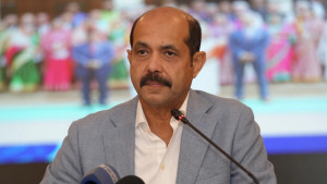 পুলিশ চাইলে ফুটপাতে কেউ বসতে পারবে না: মেয়র আতিক 