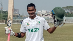 ১১ ঘণ্টা ব্যাট করে রিফাতের রেকর্ড ট্রিপল সেঞ্চুরি