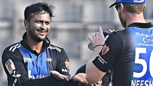 চট্টগ্রামকে উড়িয়ে শীর্ষস্থান ধরে রাখলো রংপুর