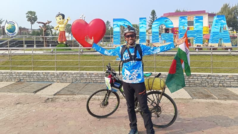 আকিকের দুই চাকায় পশ্চিমবঙ্গ জয় আকিকের দুই চাকায় পশ্চিমবঙ্গ জয়