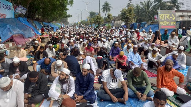 গাজীপুরের যে তিন সড়কে দুপুর পর্যন্ত যান চলাচল বন্ধ গাজীপুরের যে তিন সড়কে দুপুর পর্যন্ত যান চলাচল বন্ধ