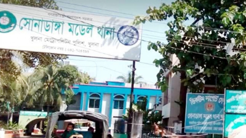 থানায় এসে সেই তরুণী বললেন, ‘আমাকে ধর্ষণ বা অপহরণ করা হয়নি’ থানায় এসে সেই তরুণী বললেন, ‘আমাকে ধর্ষণ বা অপহরণ করা হয়নি’