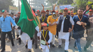 খণ্ড খণ্ড মিছিল নিয়ে ফরিদপুরে প্রধানমন্ত্রীর জনসভায় নেতাকর্মীরা