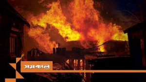 কারওয়ান বাজারে মোল্লাবাড়ি বস্তিতে আগুন