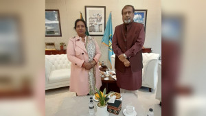 ৪ মণ মিষ্টি নিয়ে আইভীর সঙ্গে দেখা করলেন সেলিম ওসমান