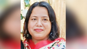 আগুন লেগেছে বলে কথা শেষ করতে পারেননি এলিনা