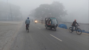 হিমশীতল বাতাস ও ঘনকুয়াশা পঞ্চগড়ে
