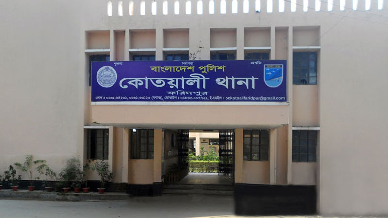 পীর পরিচয়ে আলাপ জমিয়ে স্বর্ণালংকার ছিনতাই পীর পরিচয়ে আলাপ জমিয়ে স্বর্ণালংকার ছিনতাই