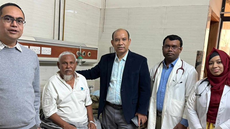 দেশে প্রথম রোবটের মাধ্যমে বসানো হলো হার্টের রিং দেশে প্রথম রোবটের মাধ্যমে বসানো হলো হার্টের রিং