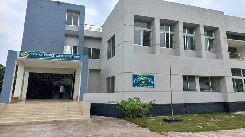 সাব-রেজিস্ট্রার নেই, জমি কেনাবেচায় ভোগান্তি সাব-রেজিস্ট্রার নেই, জমি কেনাবেচায় ভোগান্তি