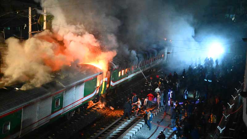 ট্রেনে আগুন: জাতিসংঘের মাধ্যমে আন্তর্জাতিক তদন্ত দাবি বিএনপির ট্রেনে আগুন: জাতিসংঘের মাধ্যমে আন্তর্জাতিক তদন্ত দাবি বিএনপির