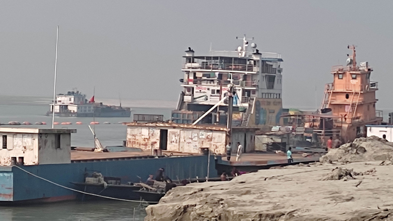 পাটুরিয়া-দৌলতদিয়া ও আরিচা-কাজীরহাটে নৌ চলাচল স্বাভাবিক পাটুরিয়া-দৌলতদিয়া ও আরিচা-কাজীরহাটে নৌ চলাচল স্বাভাবিক