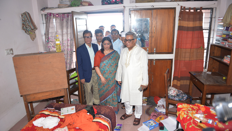আন্দোলনে হলের ৩০০ কক্ষ ভাঙচুর হয়েছে: ঢাবি উপাচার্য আন্দোলনে হলের ৩০০ কক্ষ ভাঙচুর হয়েছে: ঢাবি উপাচার্য