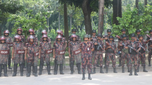রাজশাহী বিশ্ববিদ্যালয়ে সতর্ক অবস্থানে বিজিবি