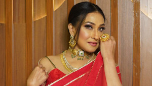 সিনেমার ‘অশ্লীল সময়’ নিয়ে বাংলাদেশি পরিচালকের ছবিতে ঋতুপর্ণা
