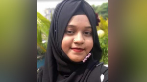 বাড়ির অদূরে তরুণীর গলাকাটা লাশ