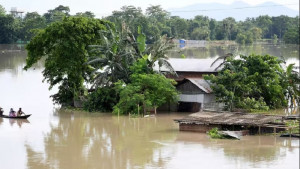 আসামে পানিবন্দি ২৭ জেলার মানুষ