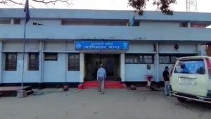 ছাত্রদলের আহ্বায়কের বাড়িতে ছাত্রলীগ নেতার হামলা 