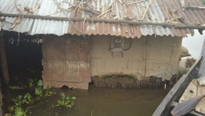 বন্যায় ক্ষতিগ্রস্ত ঘরে ফেরাই বড় দুশ্চিন্তা