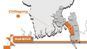 চট্টগ্রামে পুলিশের বাধা অতিক্রম করে আদালত চত্বরে বিক্ষোভকারীরা