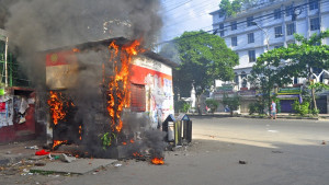 রাজধানীতে ধ্বংসযজ্ঞের ক্ষতচিহ্ন