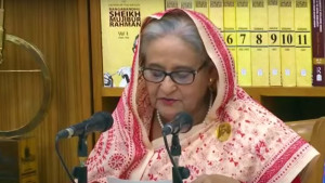 চীন সফর নিয়ে প্রধানমন্ত্রীর সংবাদ সম্মেলন চলছে