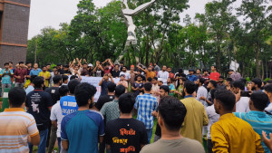 শিক্ষার্থীদের ওপর পুলিশের হামলার প্রতিবাদে পবিপ্রবিতে বিক্ষোভ