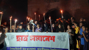 কোটা সংস্কারের দাবিতে জাবিতে মশাল মিছিল