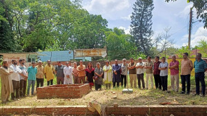 ডিবি-সিআইডি পরিচয়ে তুলে নেওয়া জাবি শিক্ষার্থীর সন্ধান চেয়েছেন শিক্ষকরা
