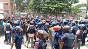 জয়পুরহাটে কোটা আন্দোলনকারীদের সঙ্গে পুলিশের ধাওয়া-পাল্টা ধাওয়া, আহত ১৬