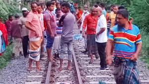 জয়পুরহাটে ট্রেনের ধাক্কায় মা-ছেলের মৃত্যু