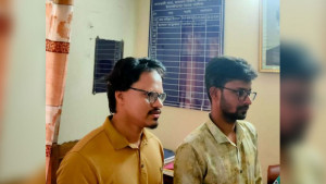 জবির ২ শিক্ষার্থীকে ফাঁড়িতে নিল পুলিশ 