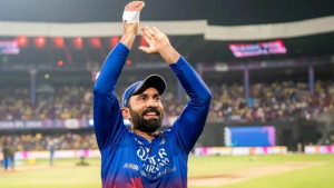 কোহলিদের কোচ হলেন দীনেশ কার্তিক